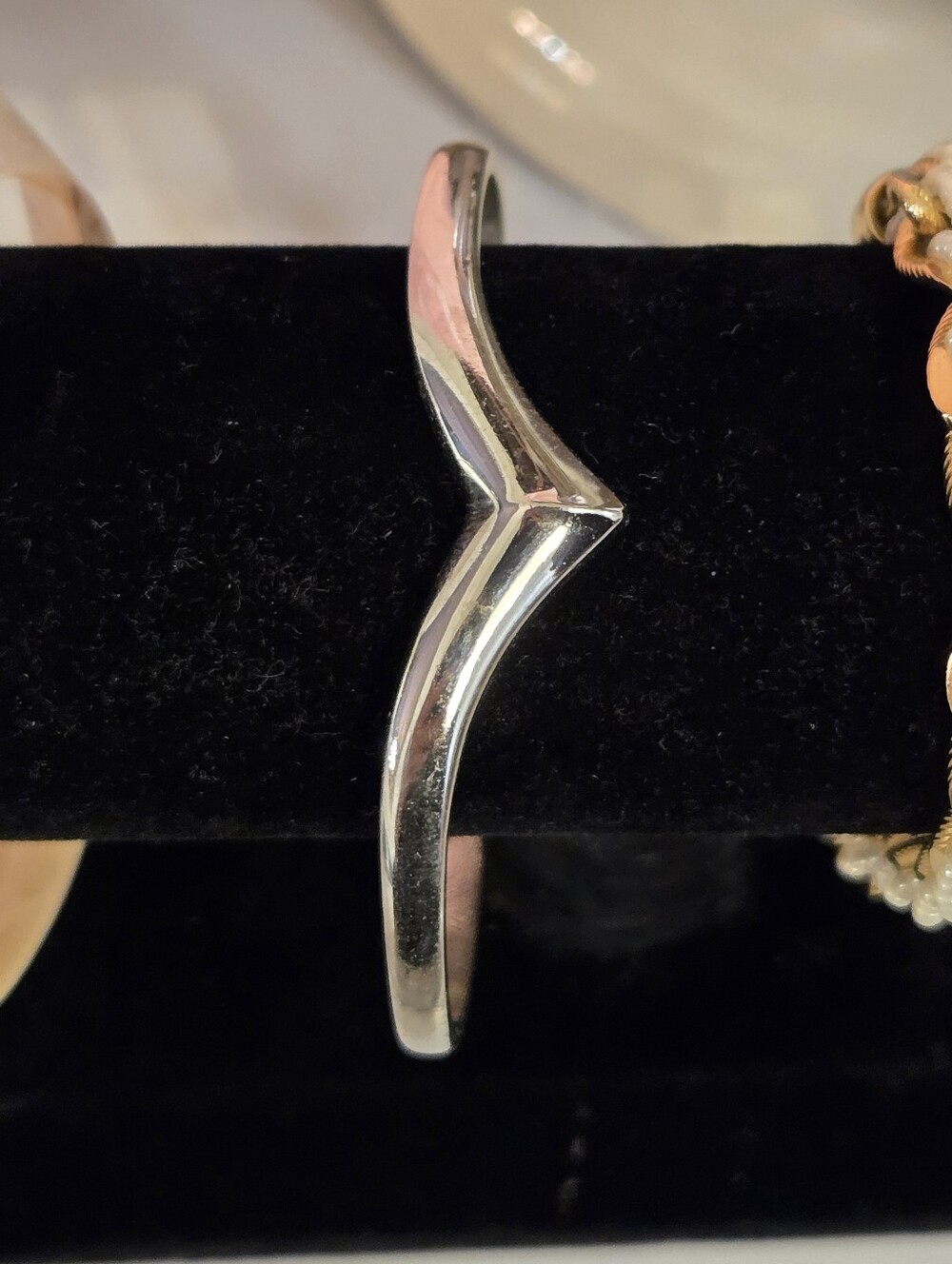 Silver Tone V-Shaped Cuff Bracelet Avon 7"